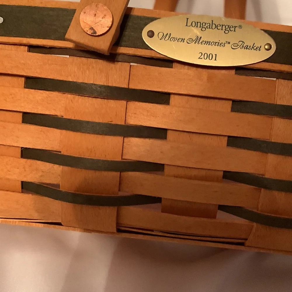 Longaberger 2001 Woven Memories Basket and protector, Signed by Family M…